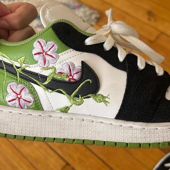 Nike Custom Design - Picture 2 of 4